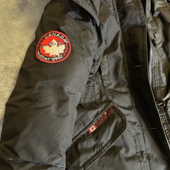 Canada girl’s black coat with hood size 5/6 - Picture 3 of 4